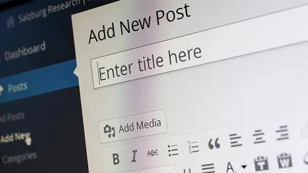 Pantalla del editor de WordPress con el campo para añadir el título de una nueva entrada